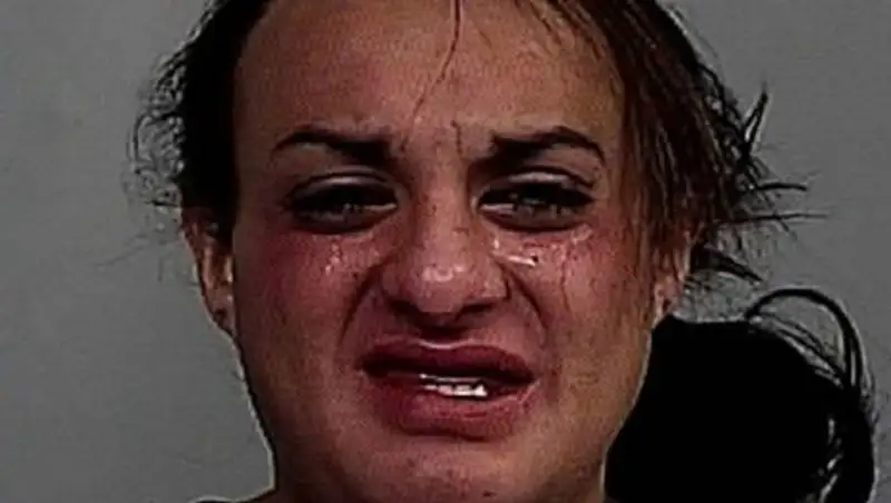 Трансгендер изнасиловала 10-летнюю дочку лучших друзей