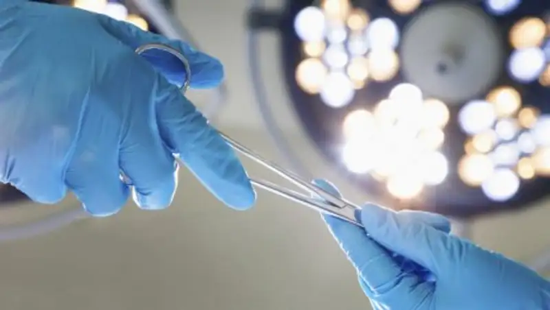 Пострадавшему при крушении поезда в Шу проводят операцию