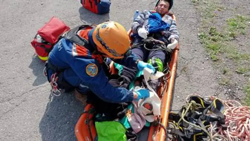 Турист сорвался со скалы на Большом Алматинском пике