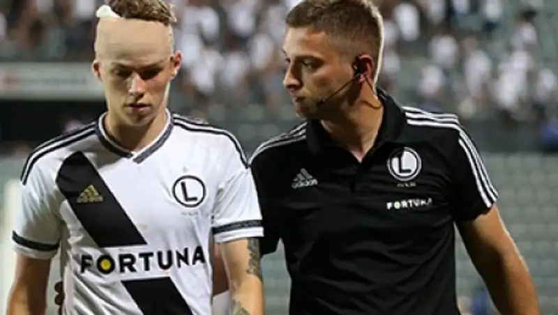 УЕФА присудил поражение албанскому клубу за инцидент с брошенным камнем