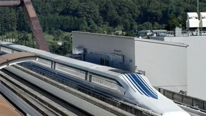 Землетрясение остановило скоростные поезда в Японии