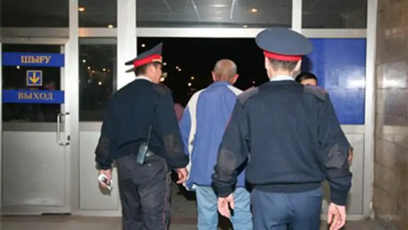 В Алматы задержан мужчина укравший в аэропорту микрофон телерадиокомпании