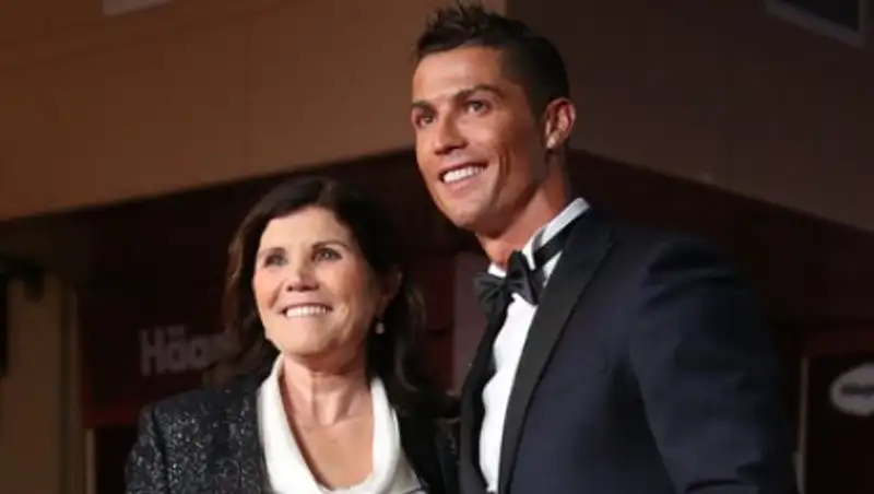 Мать Роналду созналась в попытке избавиться от него