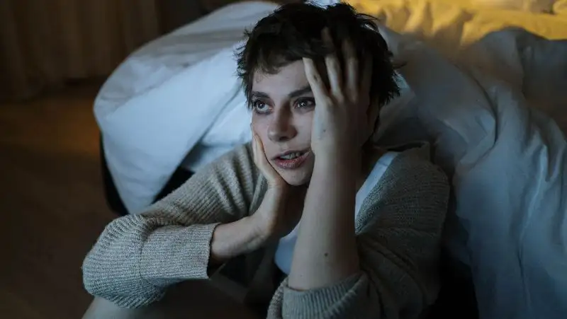 Сомнолог дал совет, как справиться с бессонницей на фоне стресса