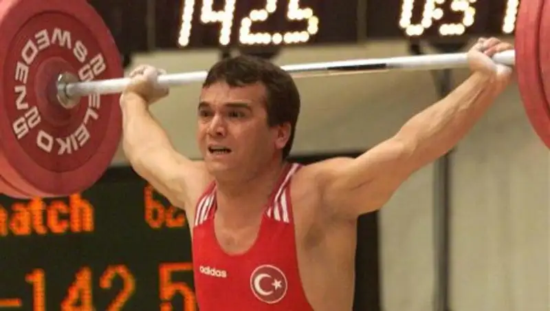 В Турции скончался самый титулованный тяжелоатлет