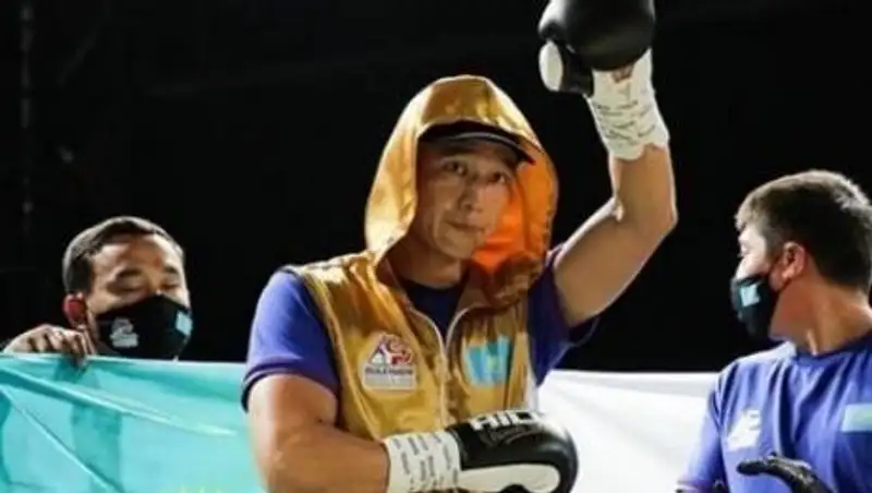 Казахстанский боксер ворвался в ТОП-100 мирового рейтинга уже после второго боя в профи