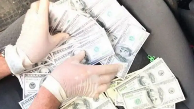 Два педагога-управленца попались на взятке в 10 млн тенге