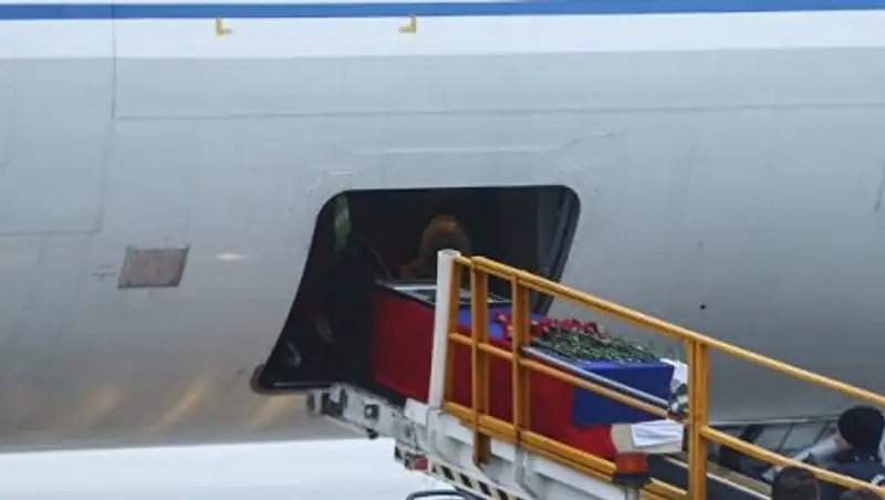 Самолет с телом посла в Турции Карлова приземлился во Внуково