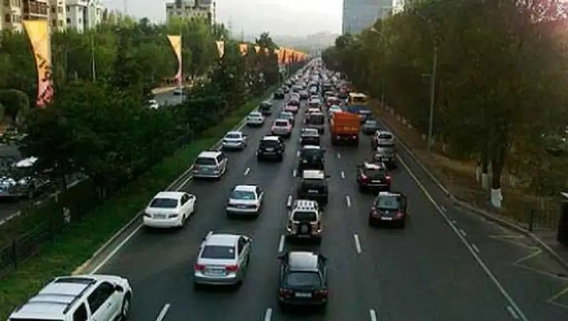 В Казахстане налог на старые авто предлагают сделать больше, чем на новые