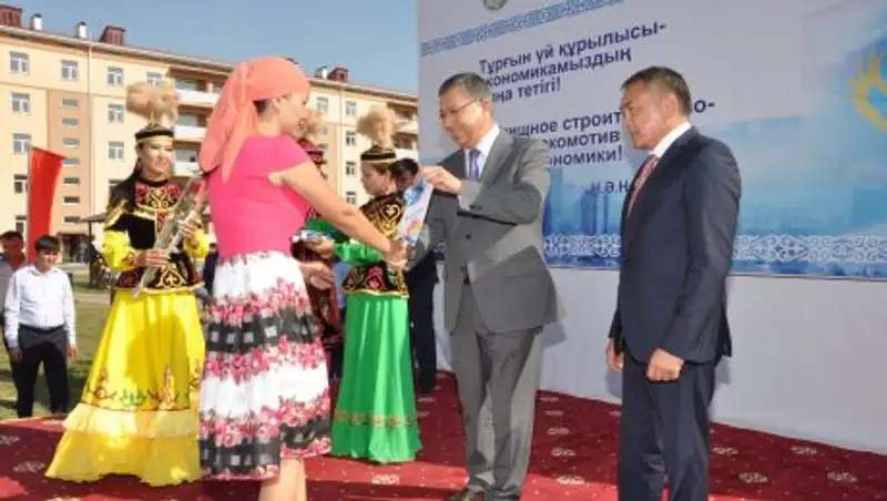 В Туркестане ключи от новых квартир получили 480 семей