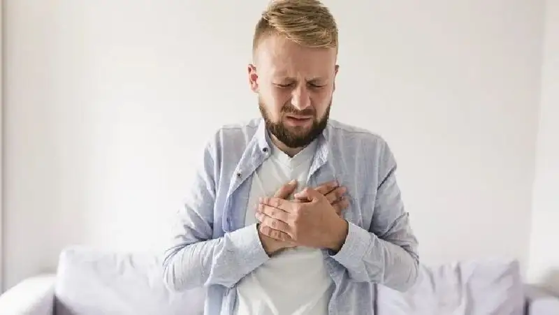 Признаком каких болезней могут быть боли в груди, объяснил врач