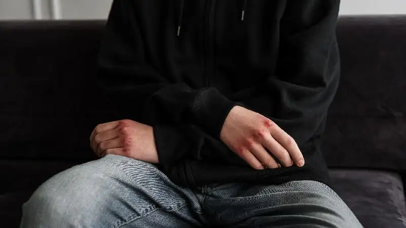 В Алматы произошла массовая драка возле ТРЦ