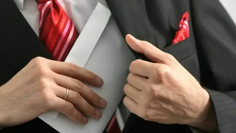 К двум годам лишения свободы приговорен коррупционер в Жамбылской области