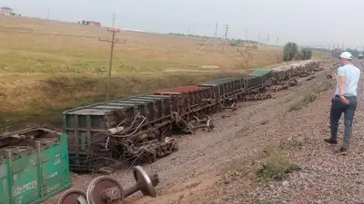 18 грузовых вагонов сошли с рельсов в Шымкенте, фото - Новости Zakon.kz от 11.05.2023 19:45