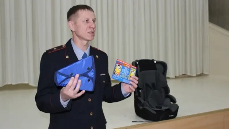 Костанайские полицейские продемонстрировали преимущества детских автокресел