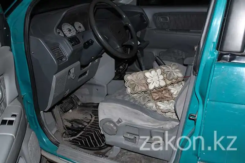 В Алматы пьяный водитель Мицубиси совершил ДТП, написал расписку и сбежал (фото), фото - Новости Zakon.kz от 01.11.2013 20:22