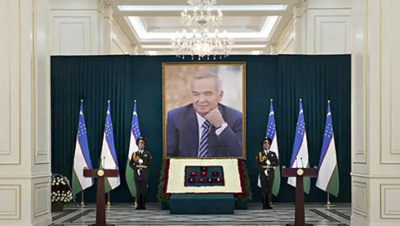 В Самарканде в родительском доме Каримова прошел обряд похорон