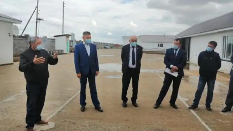 Сенатор обсудил насущные проблемы с фермерами Актюбинской области