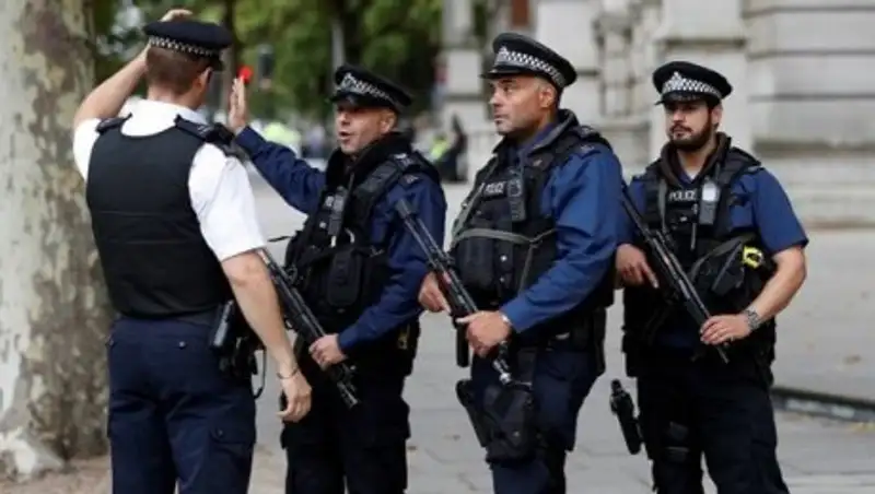 Мужчина с мачете ранил трех человек в Лондоне