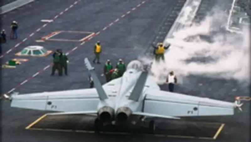 В США спасли пилотов истребителей-бомбардировщиков, которые упали в Атлантический океан