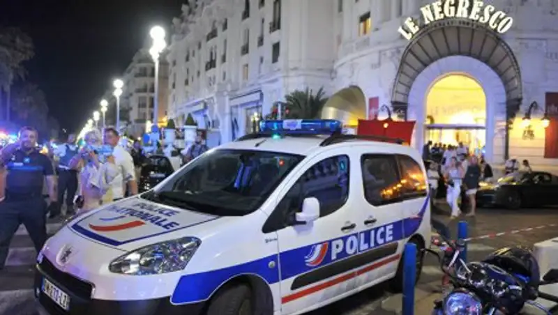 Консул: с 11 казахстанцами в Ницце установлена связь