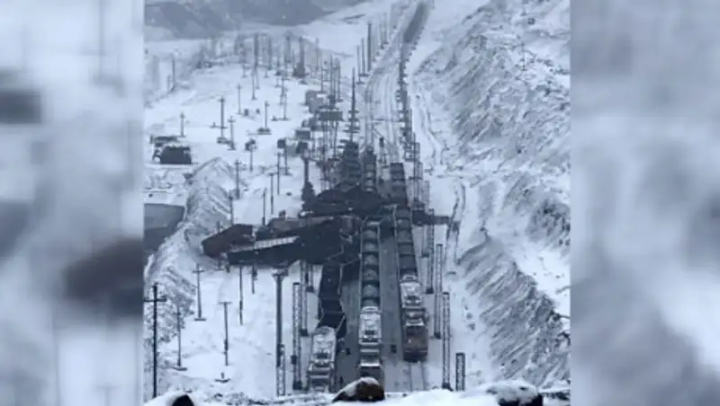 Машиниста зажало в результате столкновения локомотивов на станции "Батыс"