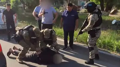 Спецоперация в Бурабае:  полицейские задержали группу вымогателей , фото - Новости Zakon.kz от 14.06.2023 09:25