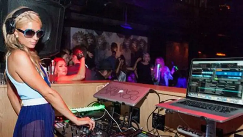 Пэрис Хилтон заработала миллион долларов за DJ-сет