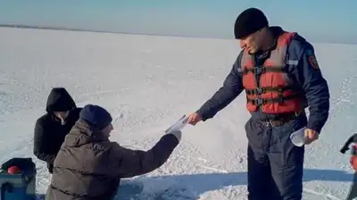 Спасатели проводят рейдовые мероприятия в местах зимней рыбалки, фото - Новости Zakon.kz от 10.12.2022 09:56