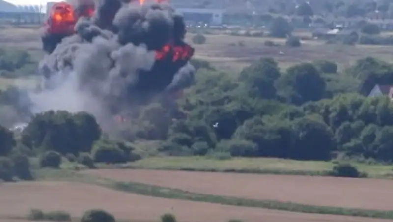 Жертвами падения истребителя на авиашоу в Великобритании стали семь человек