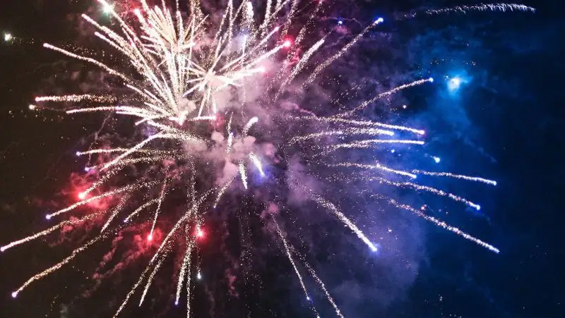 Педиатр рассказала, чем фейерверки могут быть опасны для детей