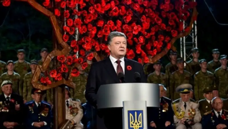 Порошенко призвал усилить санкции против РФ