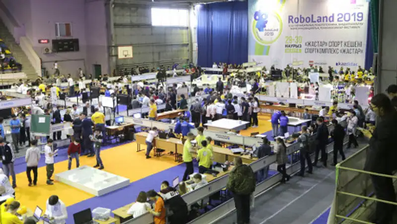 В Караганде робота-помощника представили на международном фестивале RoboLand-2019