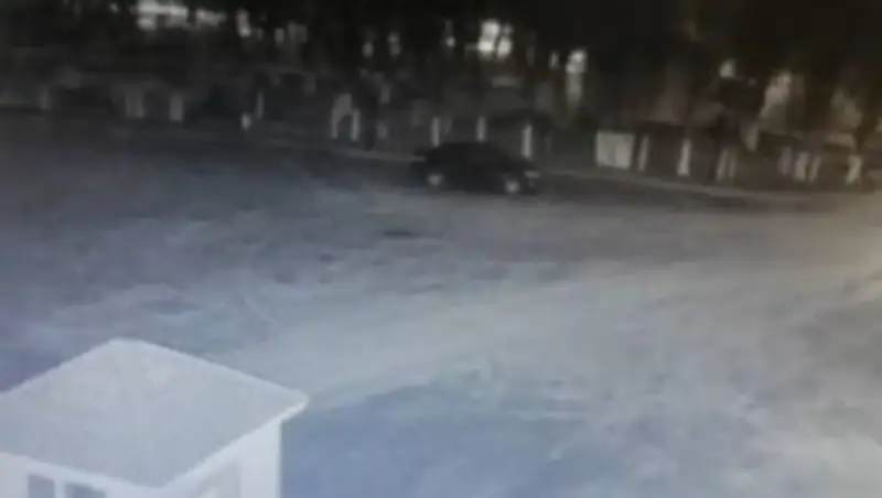 В Атырау оштрафовали водителя за катание на санках