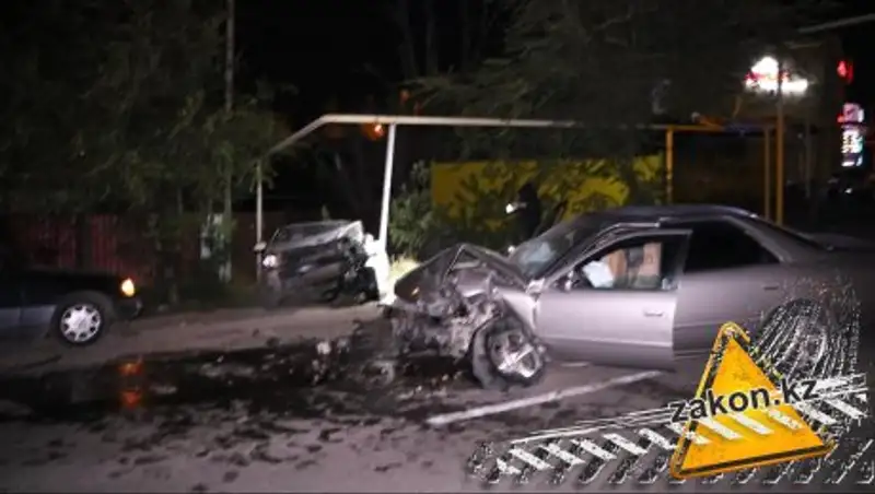 В Алматинской области лоб в лоб столкнулись Kia и Toyota