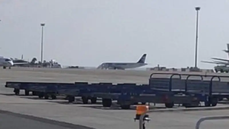 Опубликовано первое фото захваченного самолета EgyptAir