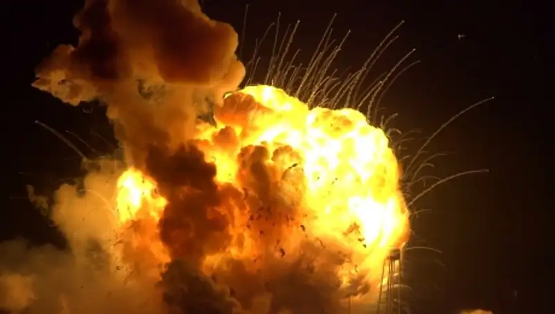 Взрыв на газовом заводе в Нигерии убил около ста человек