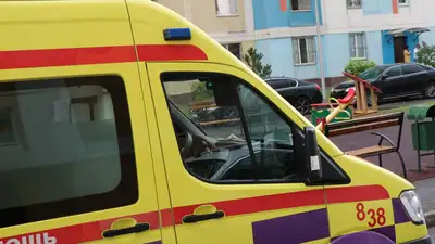 Балкон обрушился вместе с находящейся на нем женщиной , фото - Новости Zakon.kz от 19.05.2023 05:00