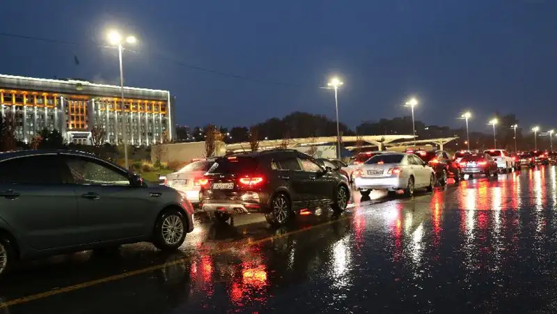 Сильный дождь с грозой ожидается в Алматы