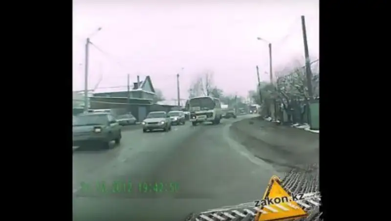 Под Алматы водитель пассажирского автобуса подверг опасности жизни людей