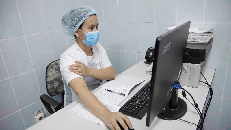 В Казахстане выросло число суточных заражений коронавирусом