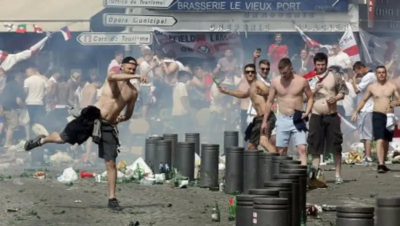 Драка русских и английских фанатов в Марселе от первого лица