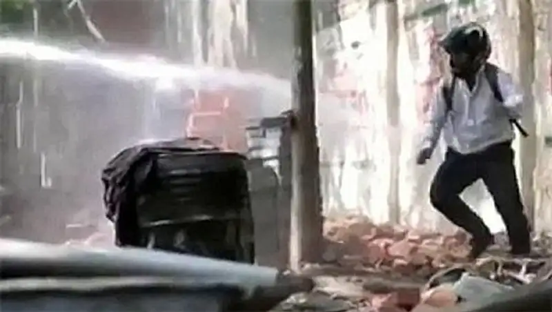 За писающих в неположенных местах мужчин решили взяться в Индии