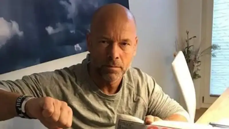 Телохранитель Питта и Кличко заплатит две тысячи евро за имя толкнувшего девушку в метро