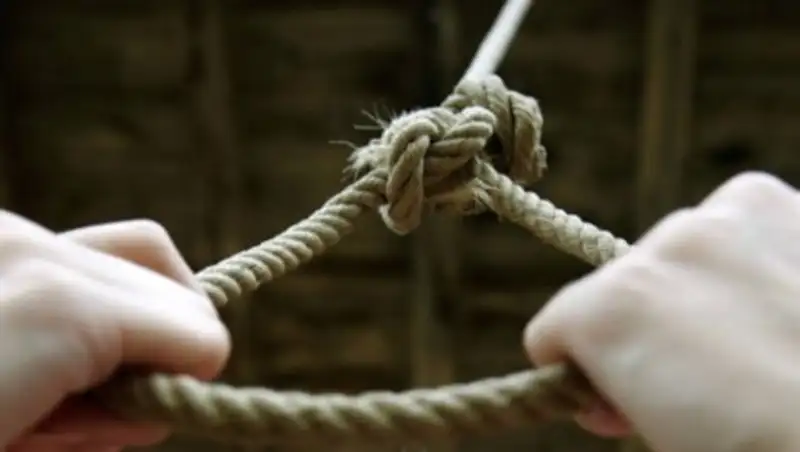 В Шымкенте повесилась мать троих детей