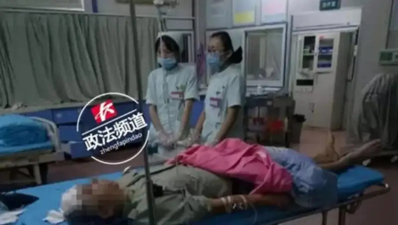 В Китае супругов избили за негативный отзыв о ресторане