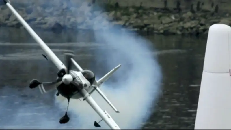 В авиакатастрофе в США погиб чемпион пилотажных гонок Майк Мэнголд