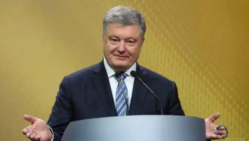Порошенко обналичил 34 миллиона долларов после поражения на выборах