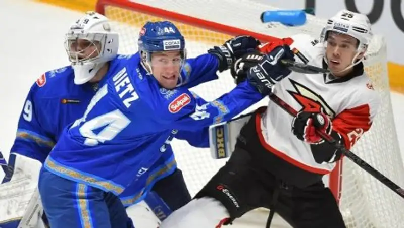 «Барыс» проиграл «Авангарду» в матче КХЛ