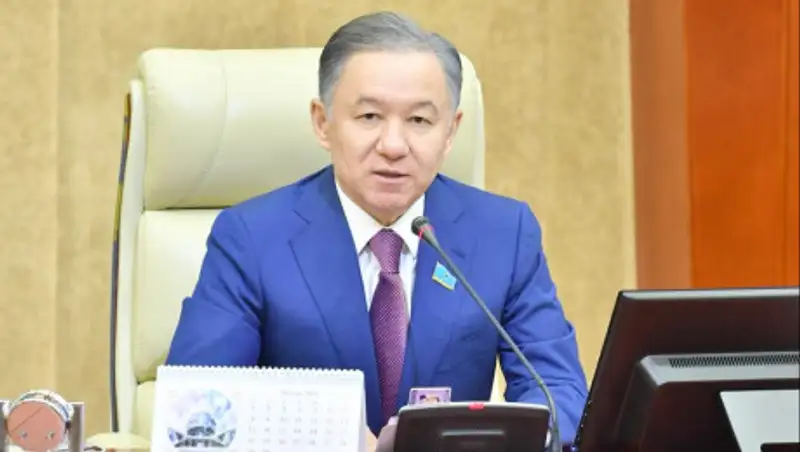 Нигматулин поздравил медицинских работников с профессиональным праздником